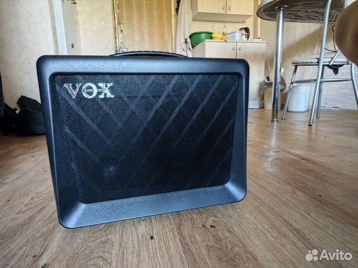 Электро гитара и комбо усилитель