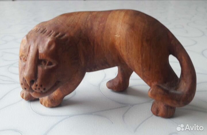 Фигурка Тигр из дерева