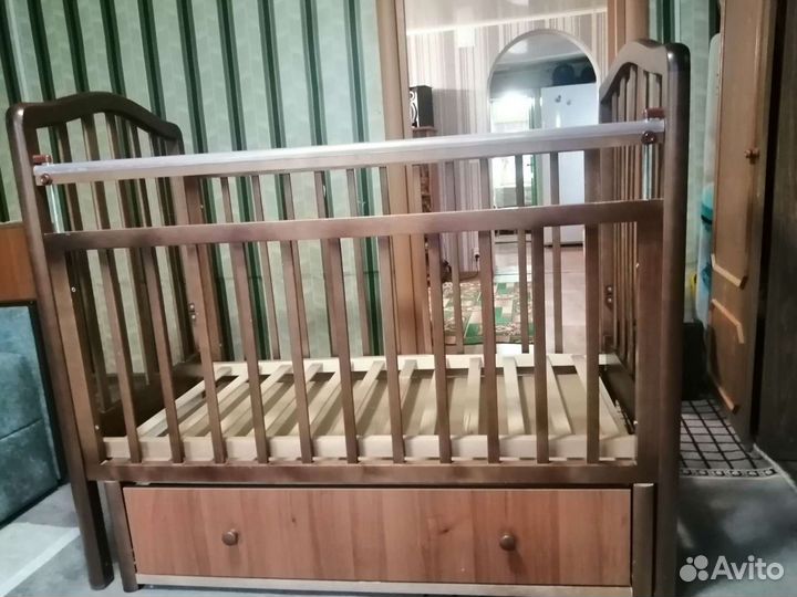 Детская кровать с маятником и ящиком