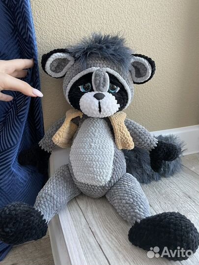 Игрушка вязаная Енот