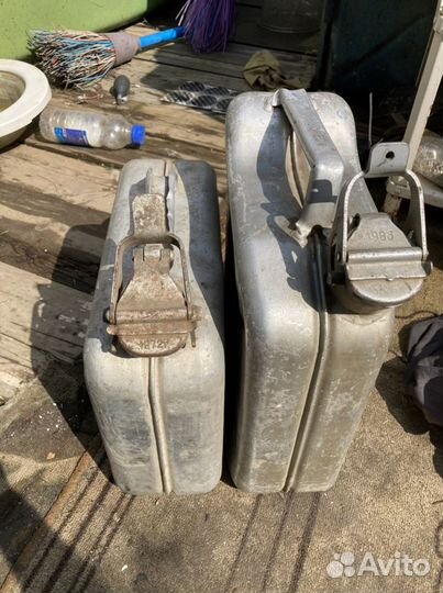 Канистры металлические 10 литров