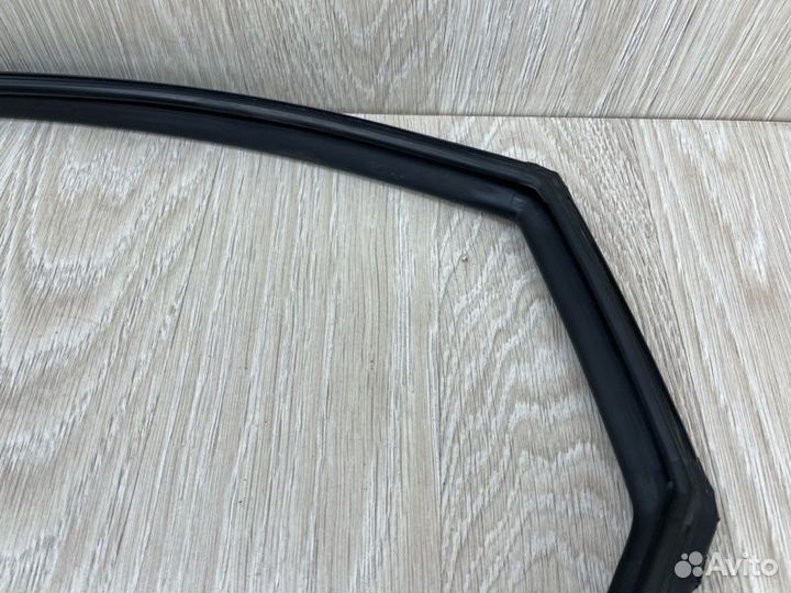 Уплотнитель стекла двери задний левый Hyundai Ix35