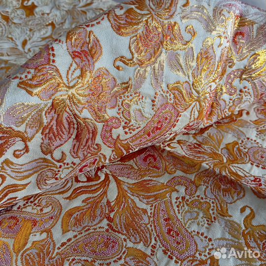 Золотая ткань парча
