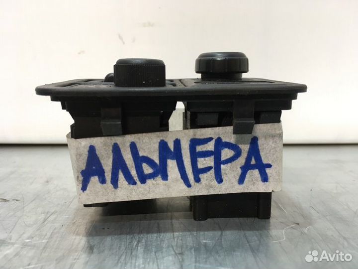 Блок регулировки фар зеркал Nissan Almera N16