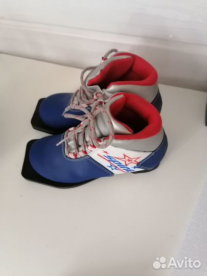 Продам детские лыжные ботинки размер 32