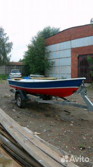 Лодка гребная