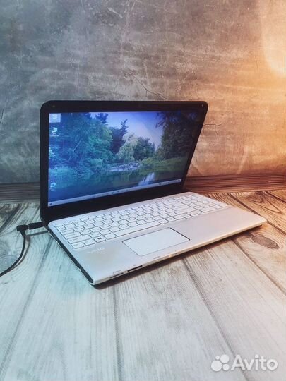 Ноутбук Sony Vaio белый/Radeon HD 6650m/i5