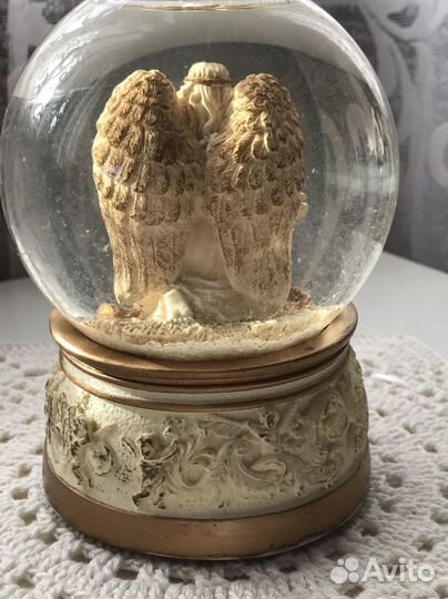 Бронь Снежный шар новогодний