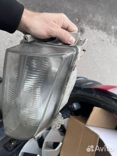 Фары Карина Е, Калдина, Корона