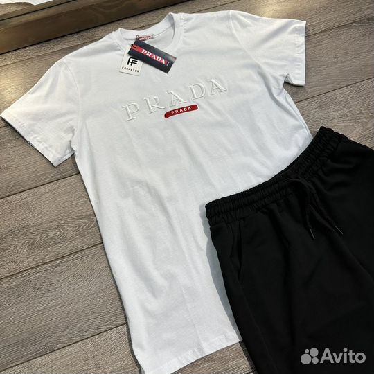 Мужской костюм Prada