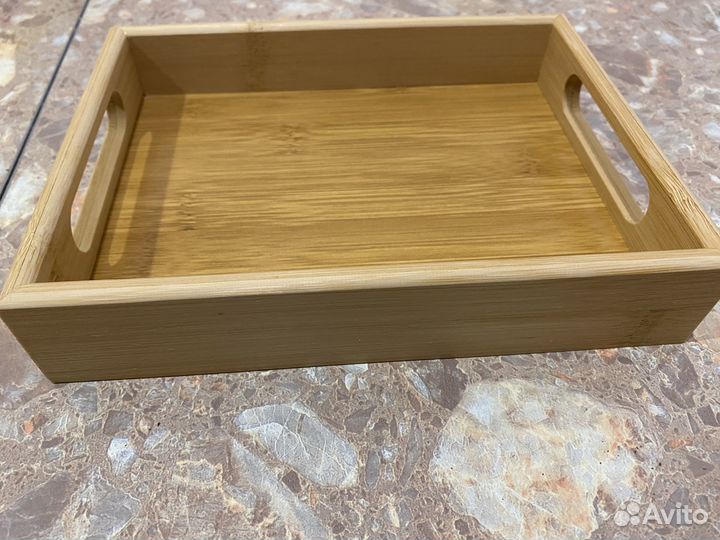 Деревянный поднос с бортиками