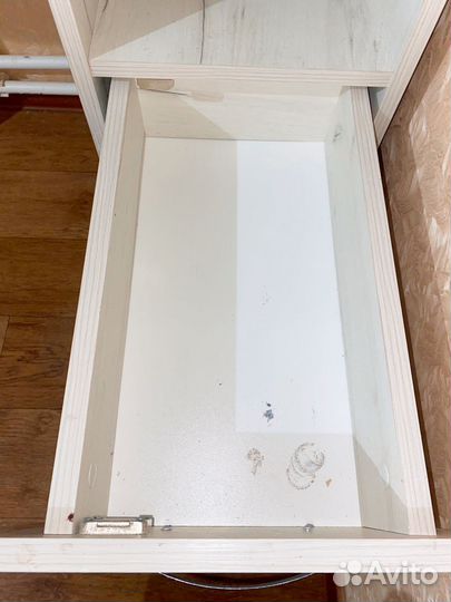 Маникюрный стол