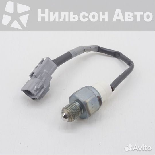 Датчик заднего хода isuzu ELF, оригинал