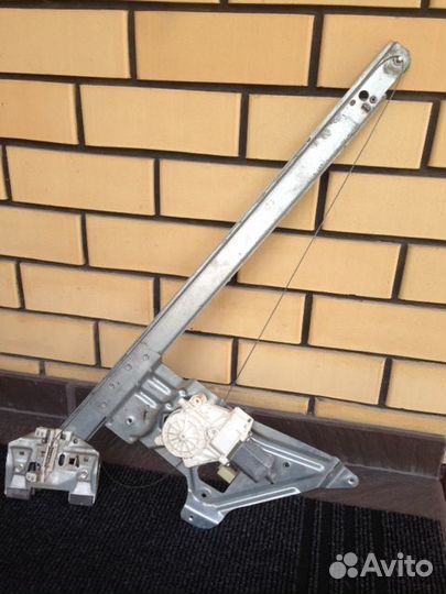 Электро-стеклоподъемник правой передней двери