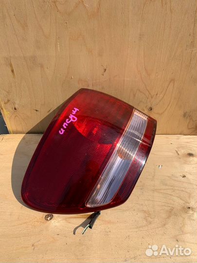 Задний левый фонарь Toyota Ipsum