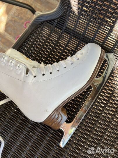 Фигурные коньки jackson