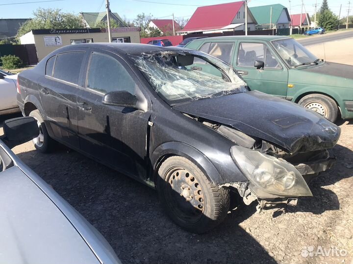 Opel Astra 1.8 МТ, 2008, битый, 210 000 км