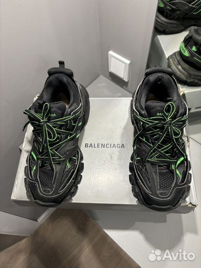 Balenciaga track 1