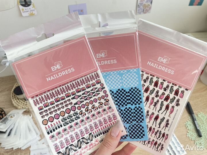 Слайдеры и наклейки для маникюра
