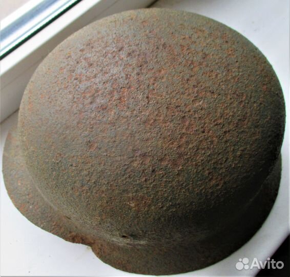 Шлем, каска немецкая М35 с попаданием (5)