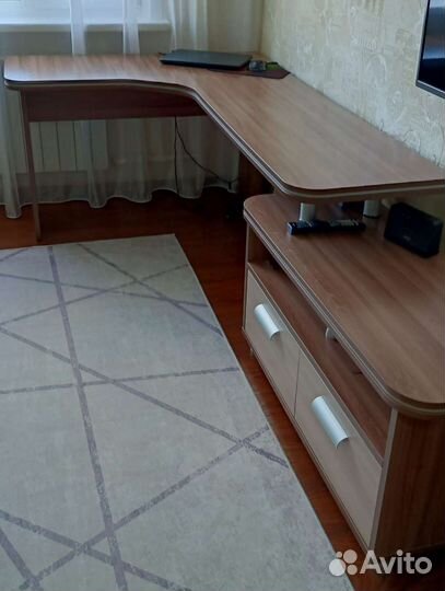 Письменный стол