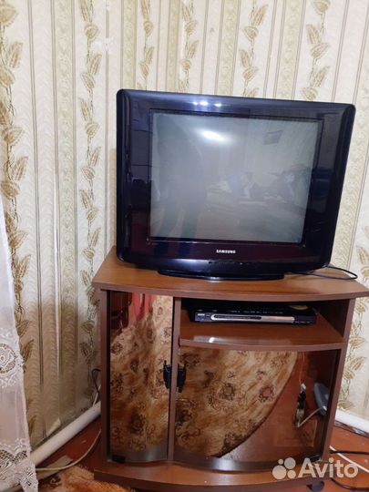 Телевизор с тумбой