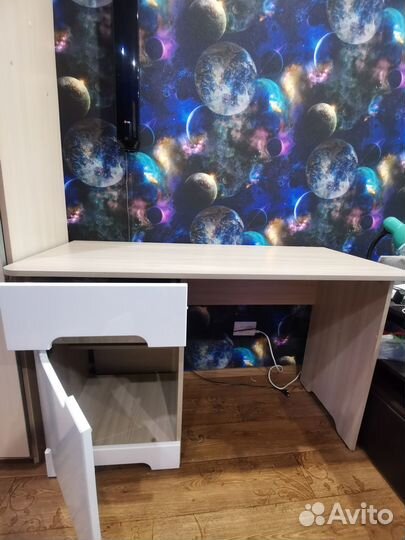 Письменный стол