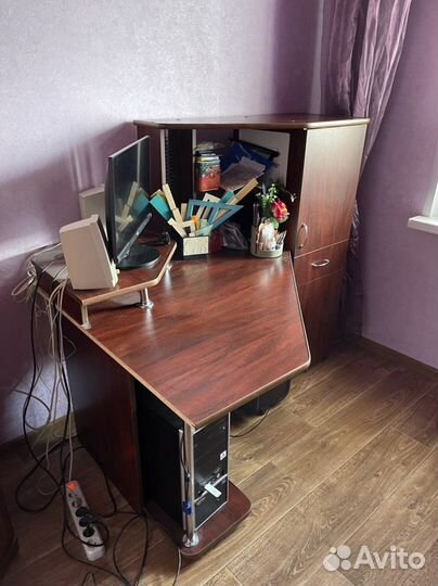 Компьютерный стол