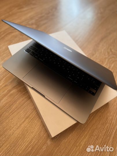 Macbook pro 13 2020 i5 16gb 512