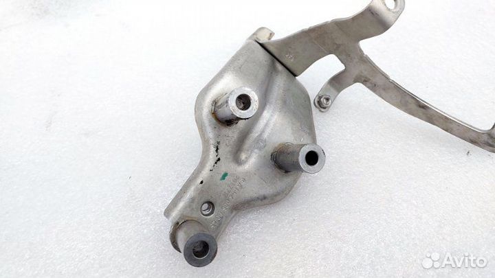 Кронштейн турбокомпрессора Mercedes-Benz E-Class