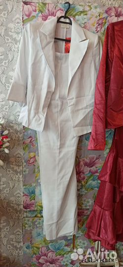 Костюмы женские