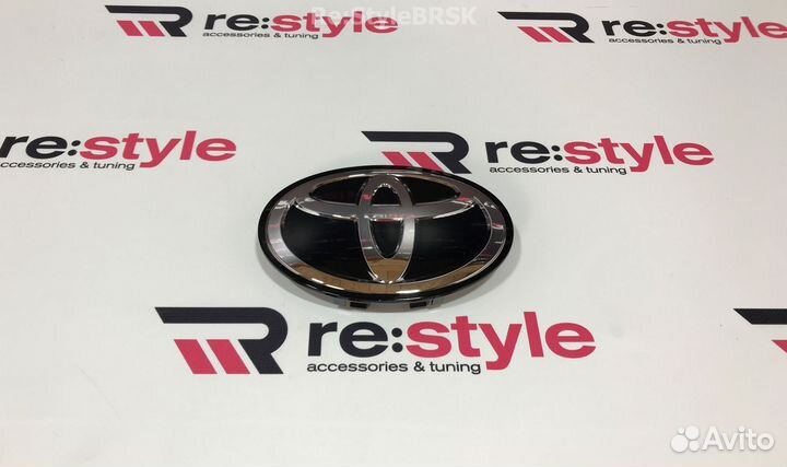 Эмблема в решетку Land Cruiser Prado 150