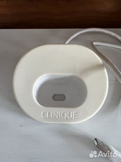 Очищающая щетка Clinique Sonic System