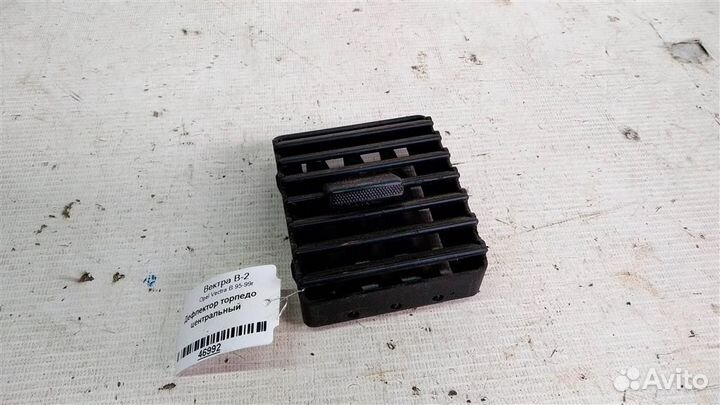 Дефлектор торпедо центральный Opel Vectra B 95-99г