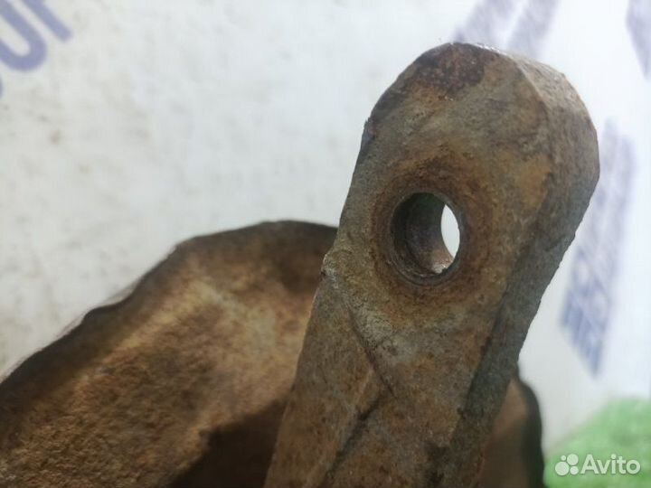 Кулак поворотный передний правый Mitsubishi Lancer