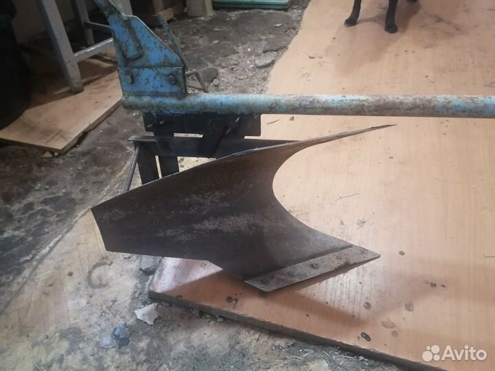 Плуг окучник ручной