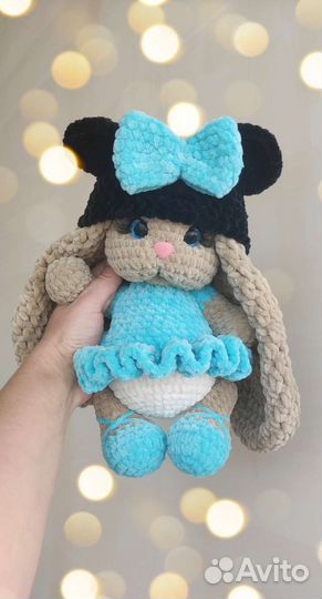 Вязаный зайчик. Ручная работа