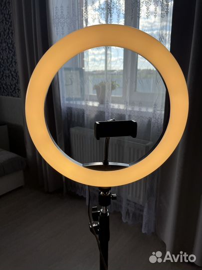 Кольцевая лампа со штативом