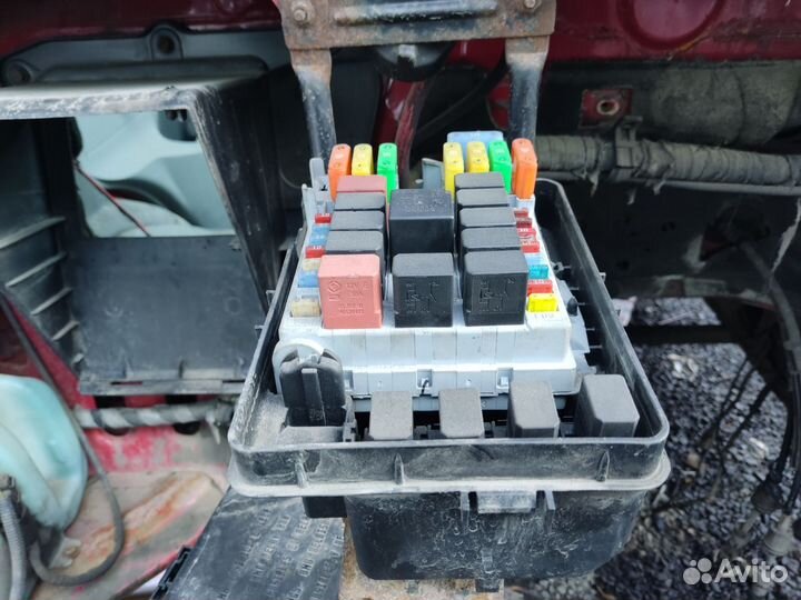 Блок предохранителей 2.3, 3.0 Ивеко Дейли Е4