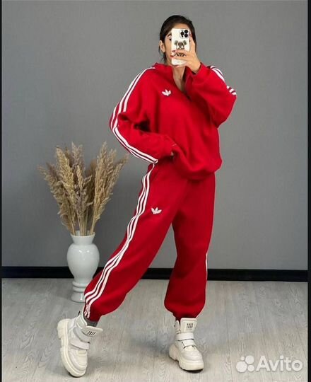 Спортивный костюм женский adidas