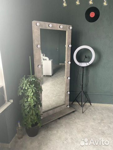 Гримерное зеркало с лампочками в стиле лофт