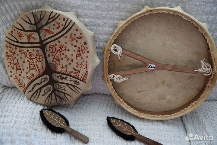 Шаманский бубен и куклы шамана