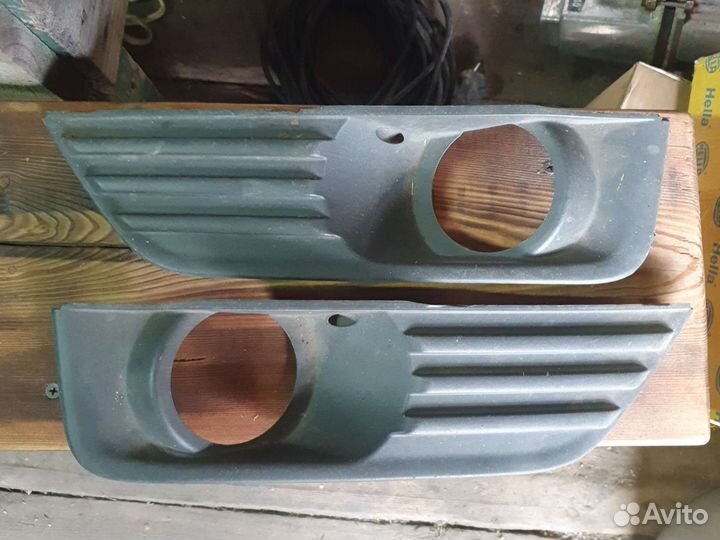 Рамка противотуманной фары Ford Focus 2 2005-2008