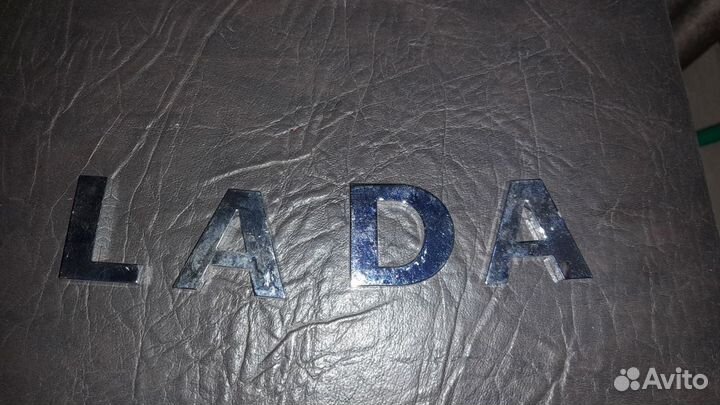 Надпись LADA