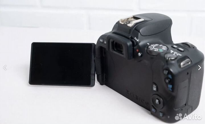 Canon 200d + Объектив canon 18-55 kit + Аксессуары