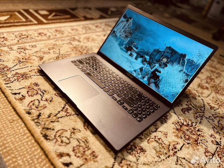 Мощный Ноутбук Asus Ryzen 3-3200u/8гб/Vega 3 2гб