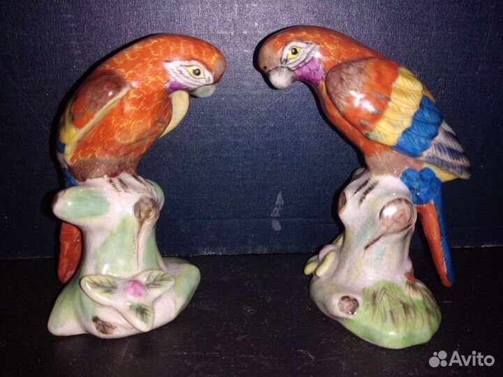 Фарфоровые статуэтки попугаи парные