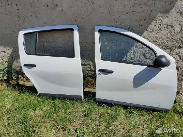 Двери renault сандеро1
