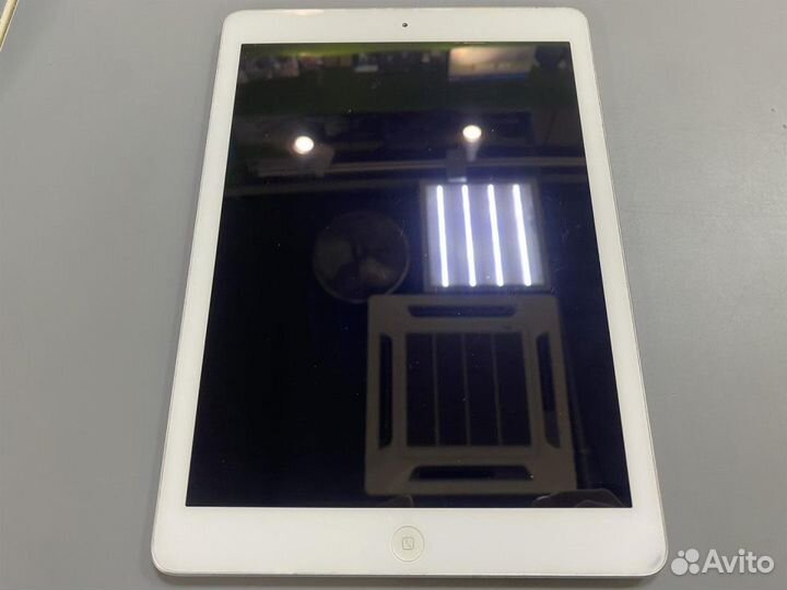 Планшет Apple iPad Air 64Gb Wi-Fi + Cellular б/у