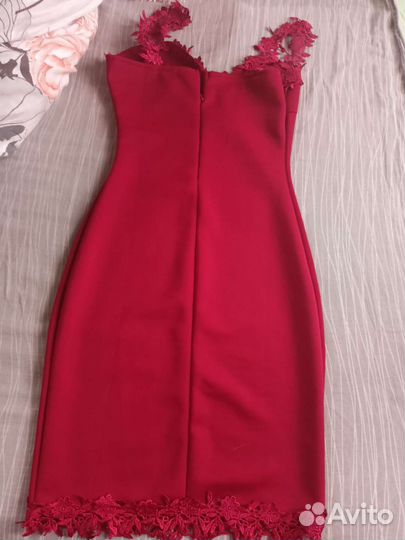 Красное платье